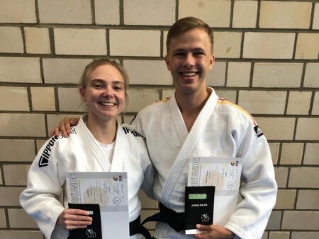 Zwei neue Schwarzgurte im Judo