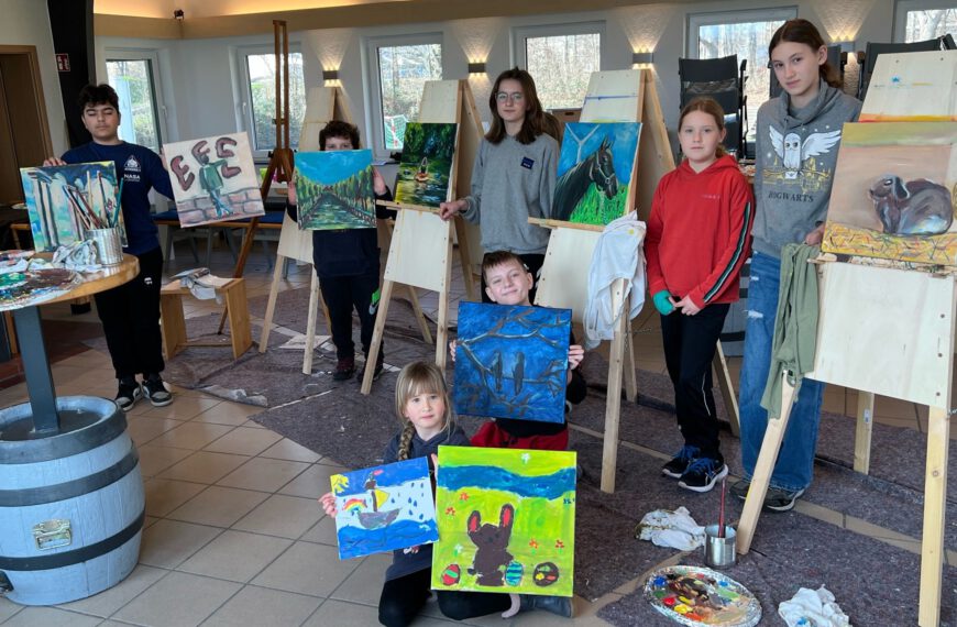 Kleine Künstler am Vereinshaus